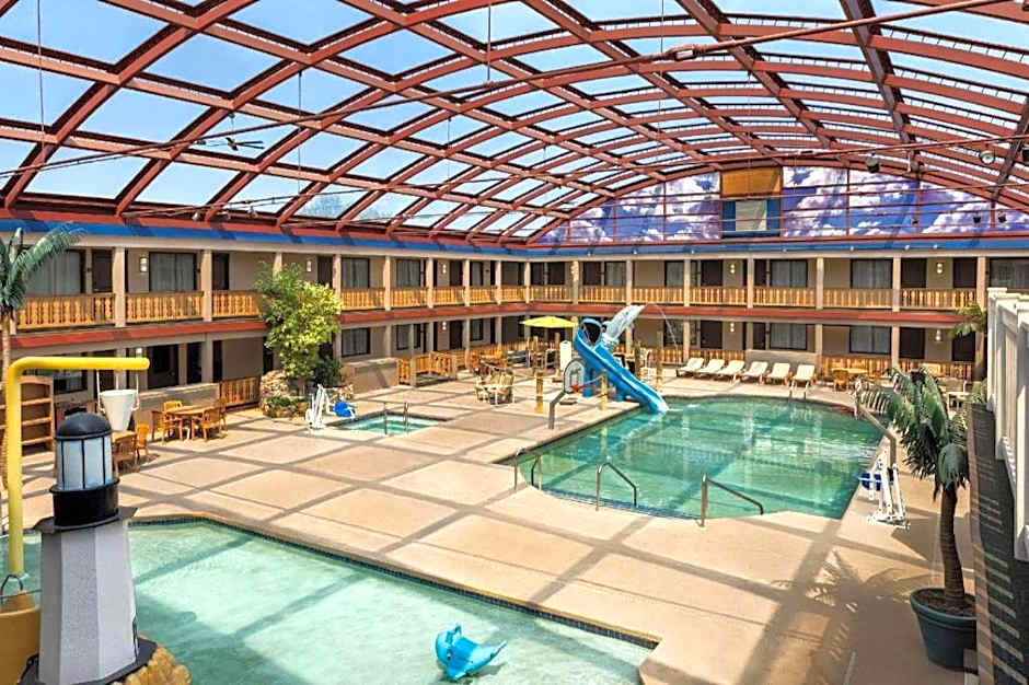 AmericInn by Wyndham La Crosse Riverfront-Conference Center