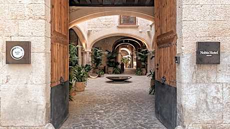Courtyard Suite
