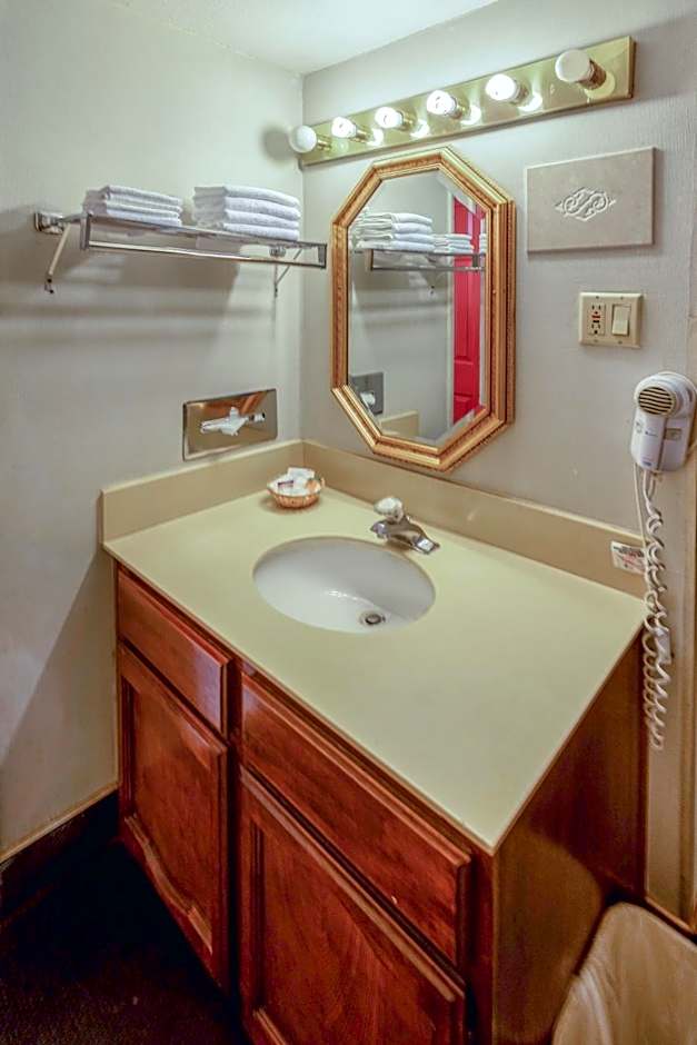 Royal Holiday Motel By Belvilla Gallup I-40