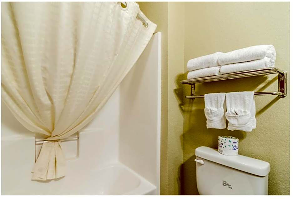 Cobblestone Inn & Suites - Cambridge