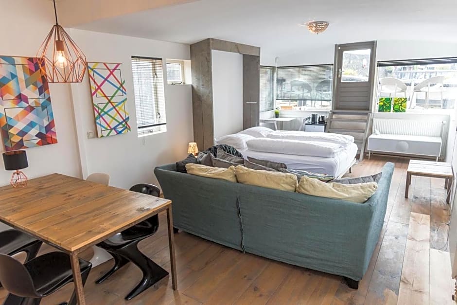 HouseBoat next to AMSTEL