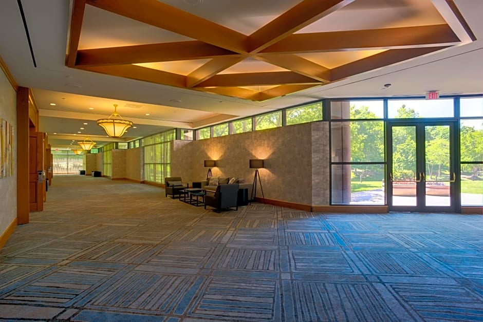 DoubleTree by Hilton Tulsa at Warren Place