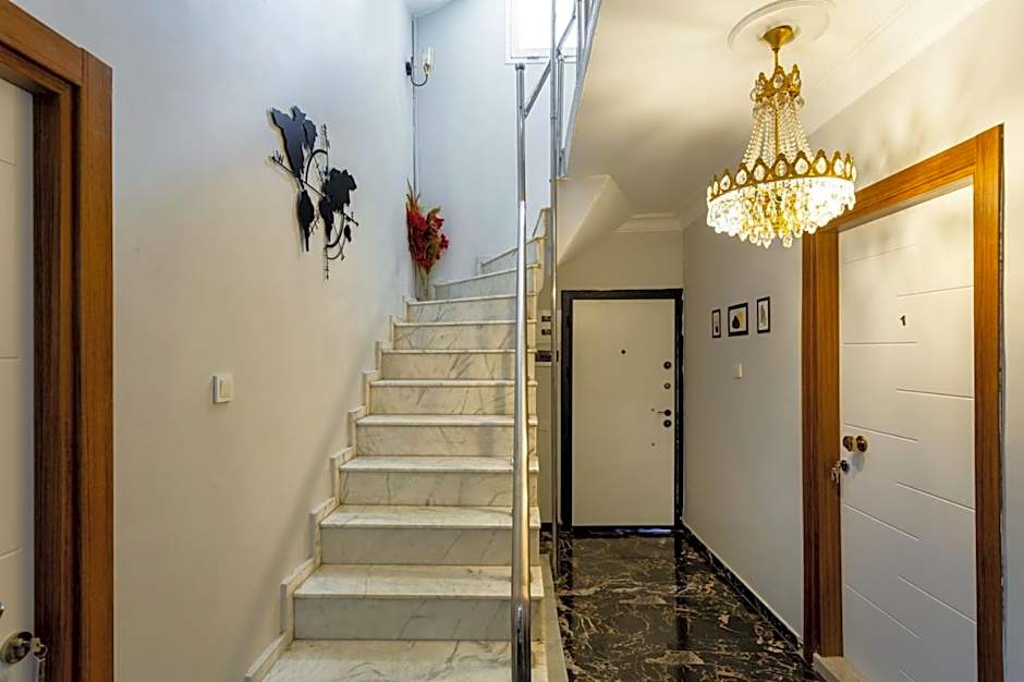 8 Rooms House