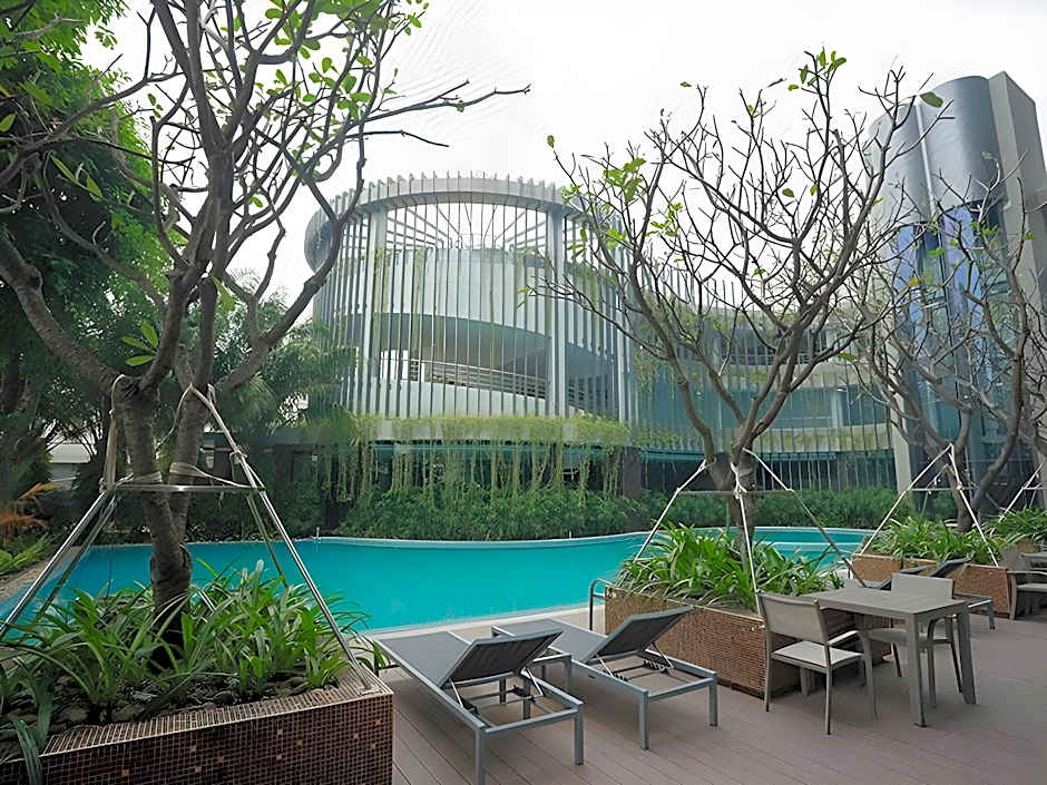 The Mira Central Park Hotel