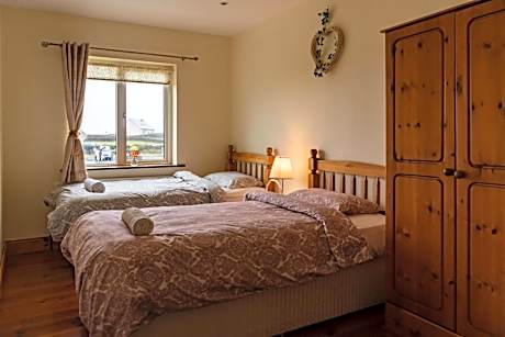 Quadruple Room with Shared Bathroom