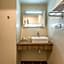 Leonis Restaurant & Rooms