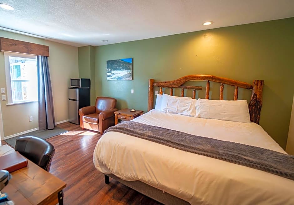 Evergreen Motel