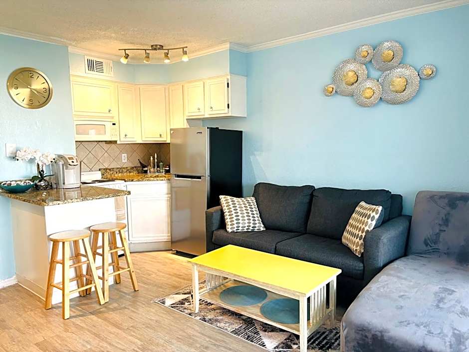 Beautiful newly renovated beachfront condo at Casa Del Mars