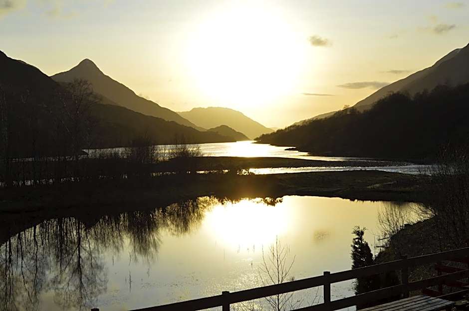 MacDonald Hotel & Cabins