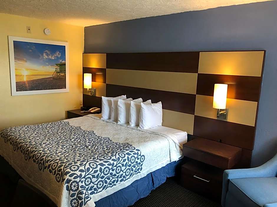 Days Inn by Wyndham Bradenton I-75