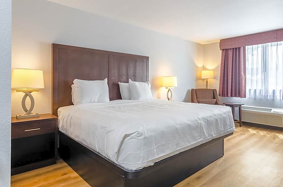 Red Lion Inn & Suites Des Moines