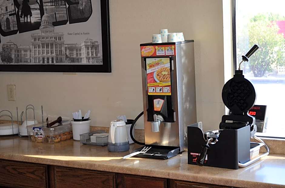 Hill Country Inn and Suite