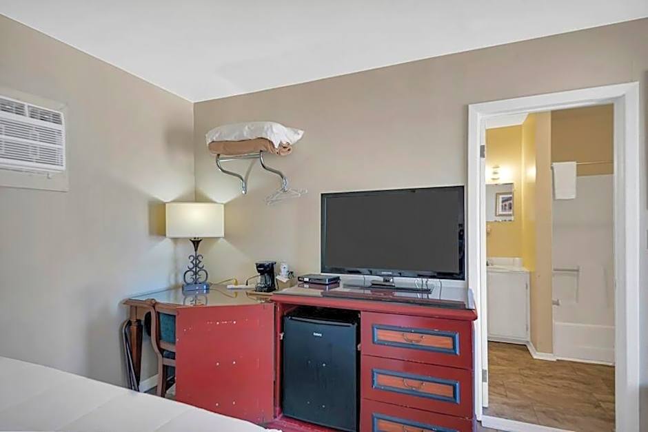 Badlands Hotel & Campground