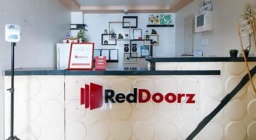 RedDoorz @ Bridgeway Hotel Tuguegarao City