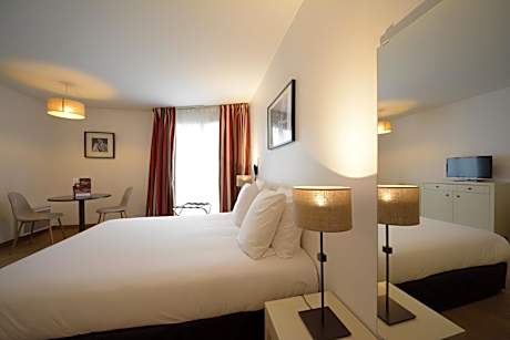 ROOM WITH DOUBLE BED