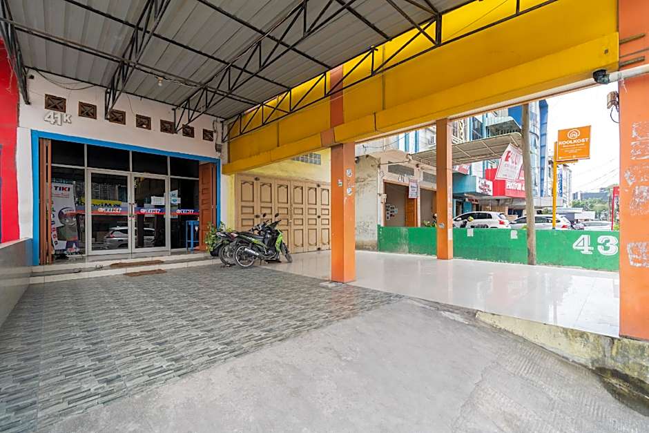 RedDoorz @ Fella Homestay Medan