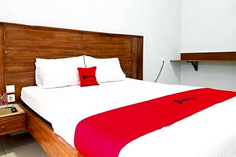 RedDoorz Plus Syariah at Umyas Hotel near Terminal Anjuk Ladang Nganjuk