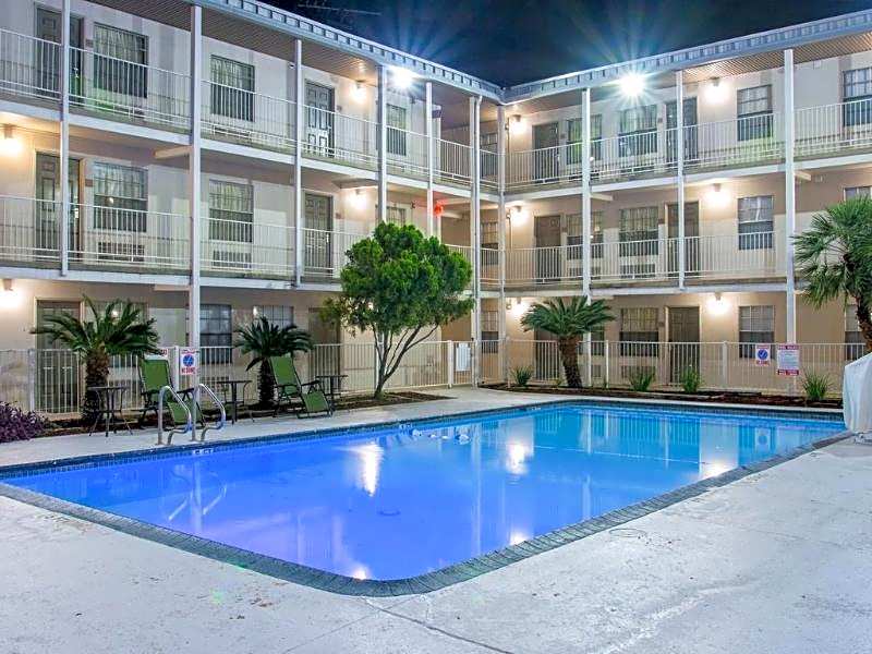 Deluxe Inn San Antonio Near Lackland AFB