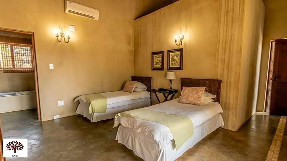 Zebula Golf and Wildlife Estate - Porcupine Strolling Pax 8 - Moi Signature Luxury villa