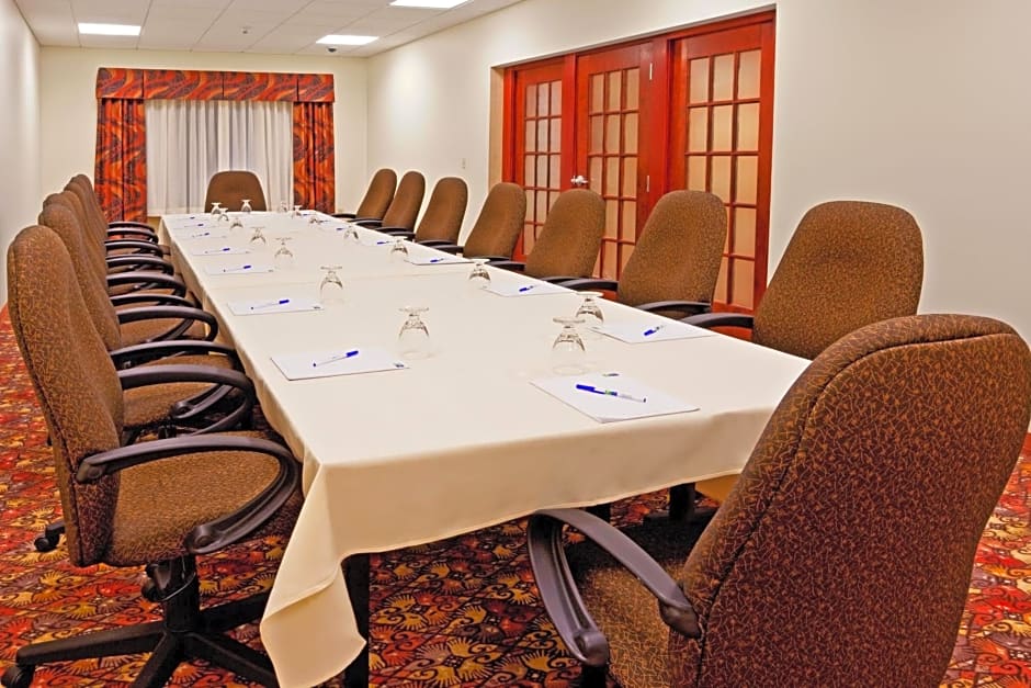 Holiday Inn Express Hotel & Suites Latham By IHG