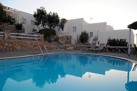 Haraki Studios & Apartments