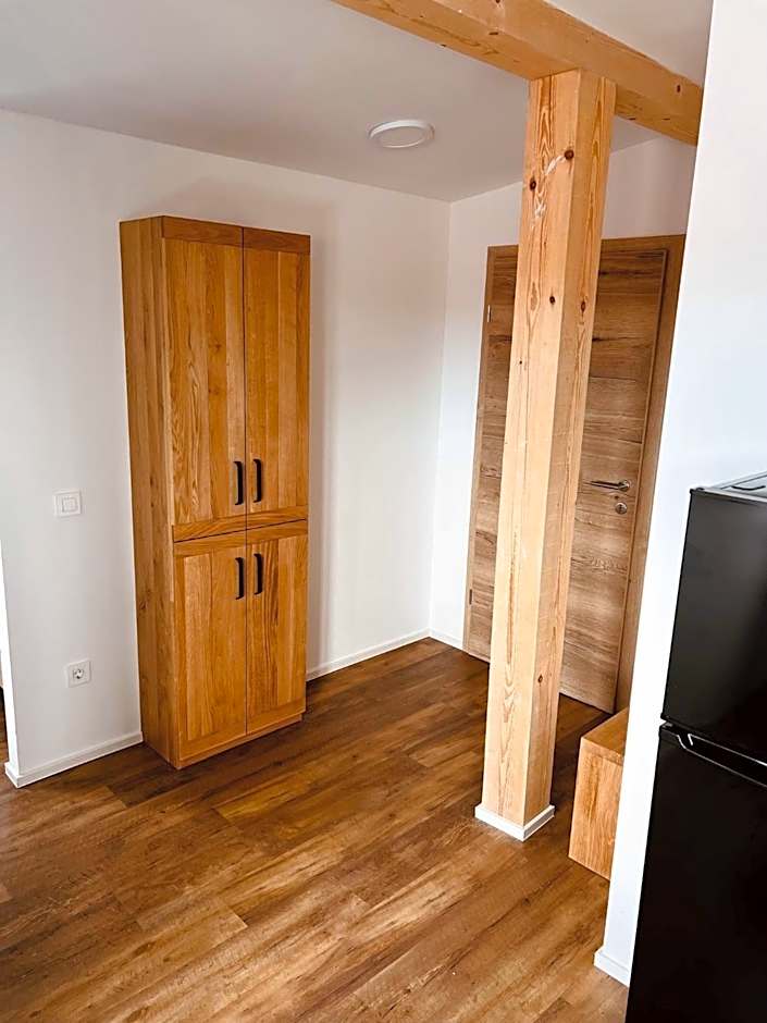 PJ Hotel Cerklje - 5min to Airport - Free Parking