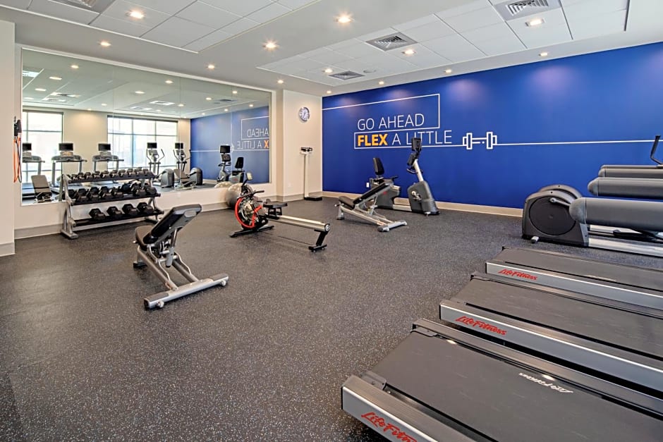 Holiday Inn Express and Suites Valencia - Santa Clarita By IHG