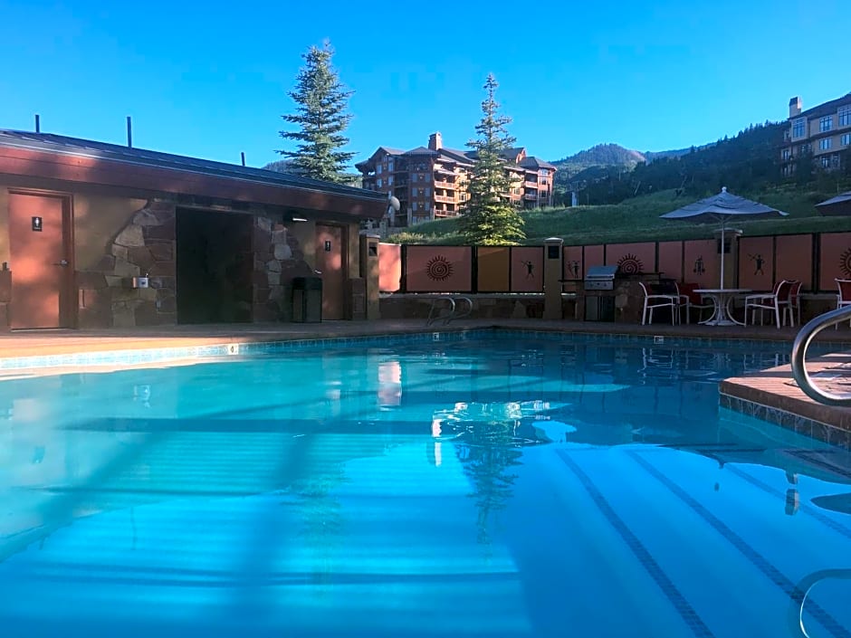 Sundial Lodge Larger Penthouse by Canyons Village Rentals