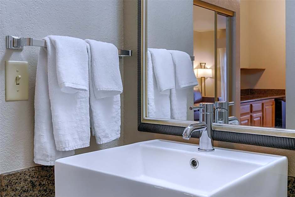 Best Western Plus Riverfront Hotel and Suites