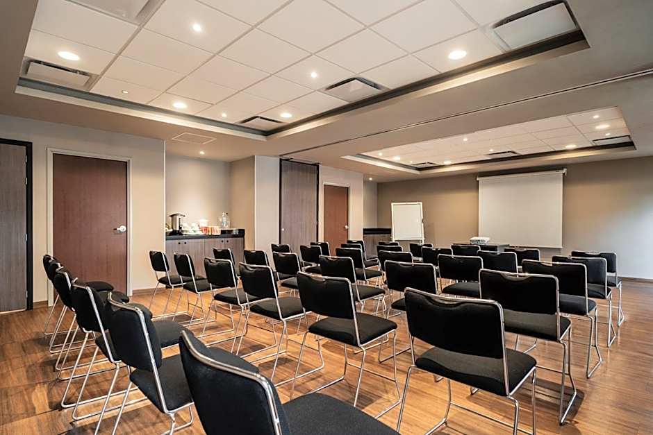 City Express Suites by Marriott Queretaro