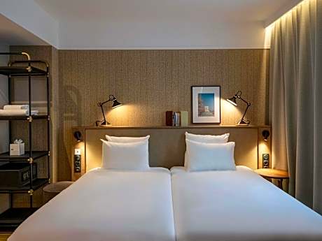Superior suite - 2 single adult beds and 2 two single child beds