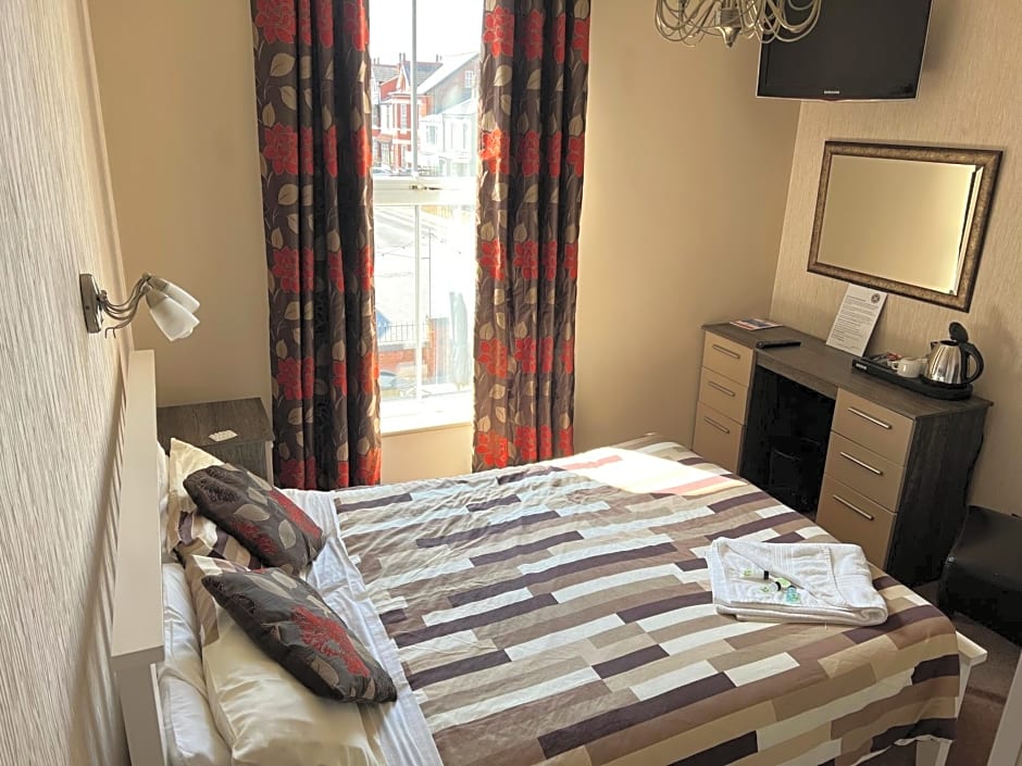 Southport Metro Hotel