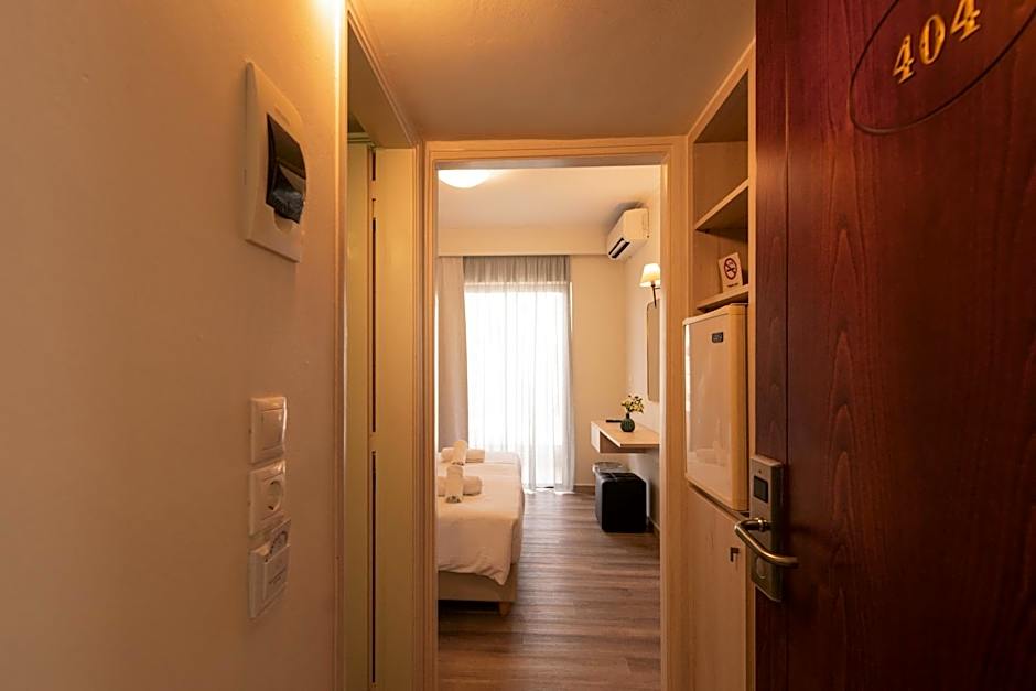 Chrispy City Living ex Nefeli