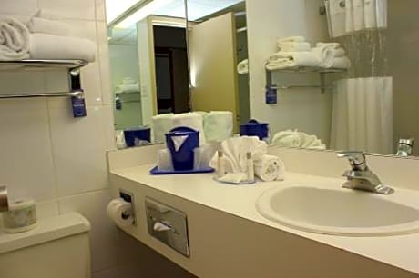 Queen Room - Non-Smoking