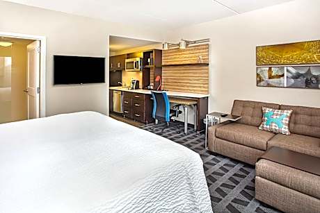 King Studio with Sofa Bed