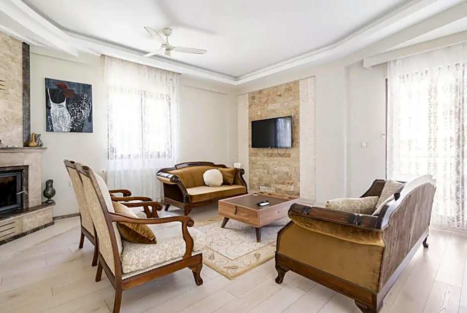 Comfortable villa with garden in “Urla İskele”