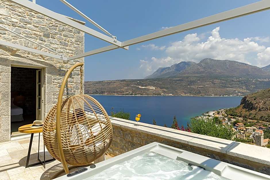 Trapela Limeni Luxury Suites