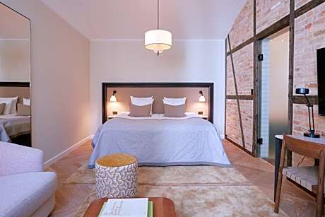 Signature Suite