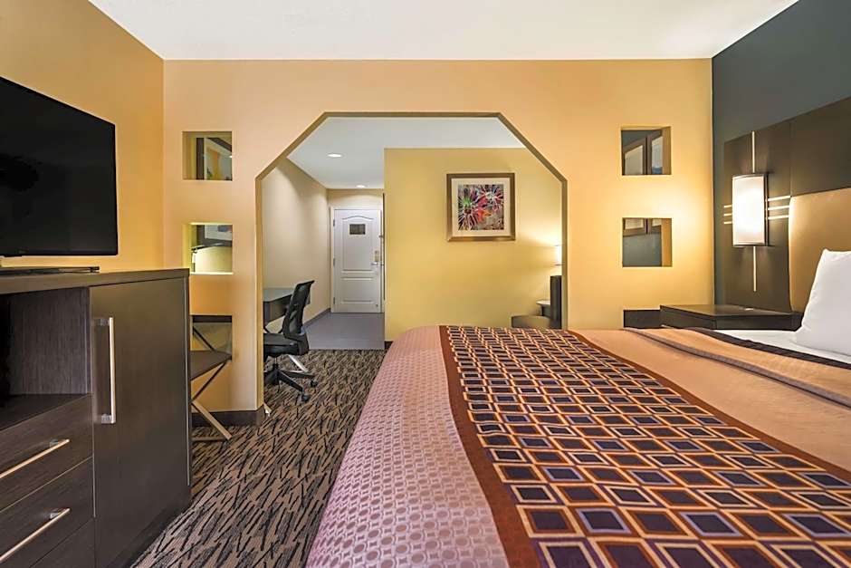 Best Western Bradbury Inn & Suites