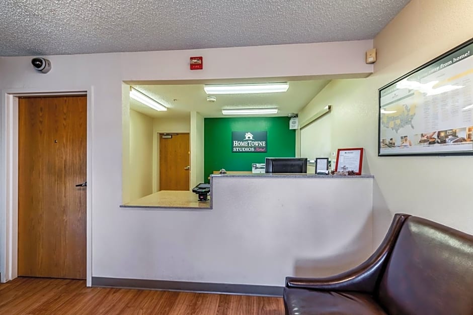 HomeTowne Studios by Red Roof Austin