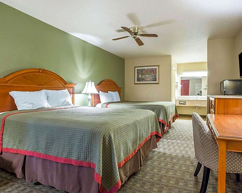 Rodeway Inn Delano