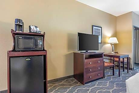 2 Queen Mobility Accessible Comms Assist Bathtub Whirlpool Sitting Area Non-Smoking Full Breakfast