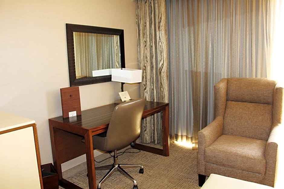 DoubleTree by Hilton Fresno Convention Center