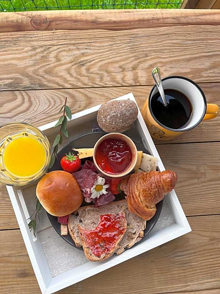 Ecau Lodge - Logement insolite à 30km de Pairi Daiza