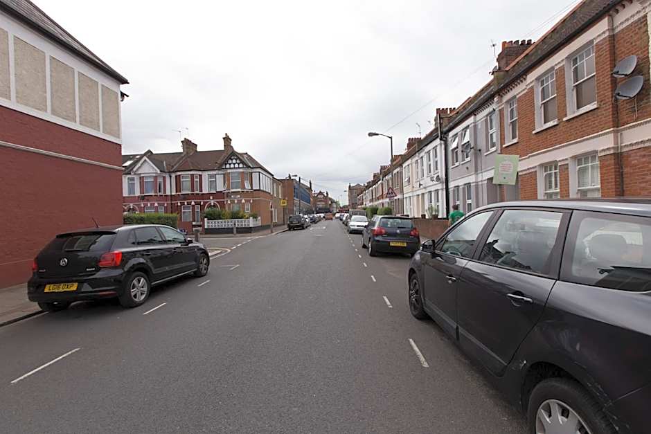 Tooting Broadway Studios & Rooms by PrimeCityHosts