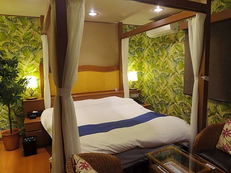 hotelLUANA 18歳未満入場禁止