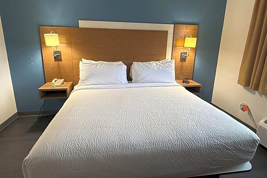 Travelodge by Wyndham Lamoni