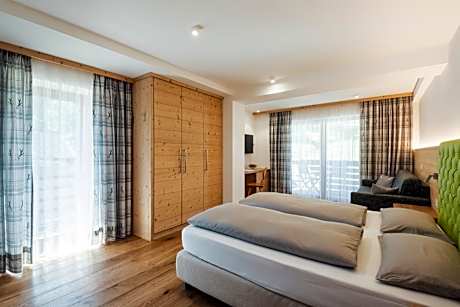 Deluxe Double or Twin Room with Balcony