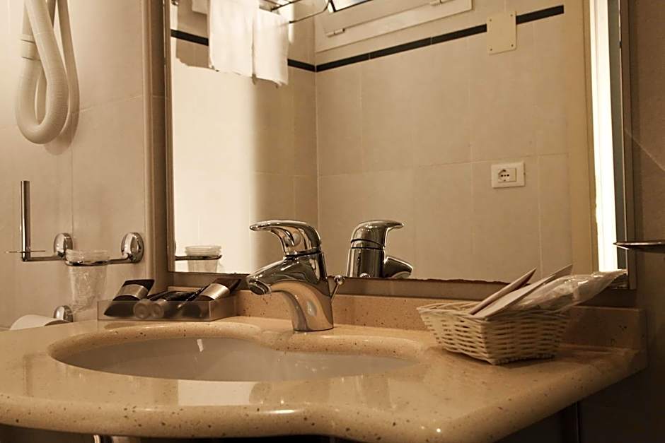 Hotel Majorca sul Mare in centro a Riccione con Area Fitness