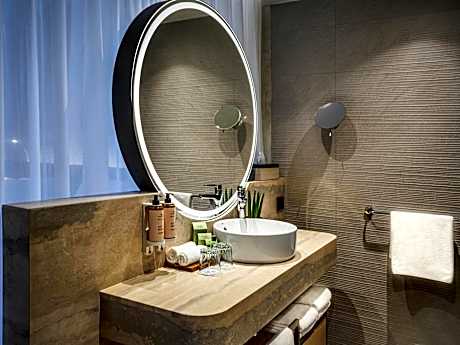 Deluxe Twin Room with Balcony